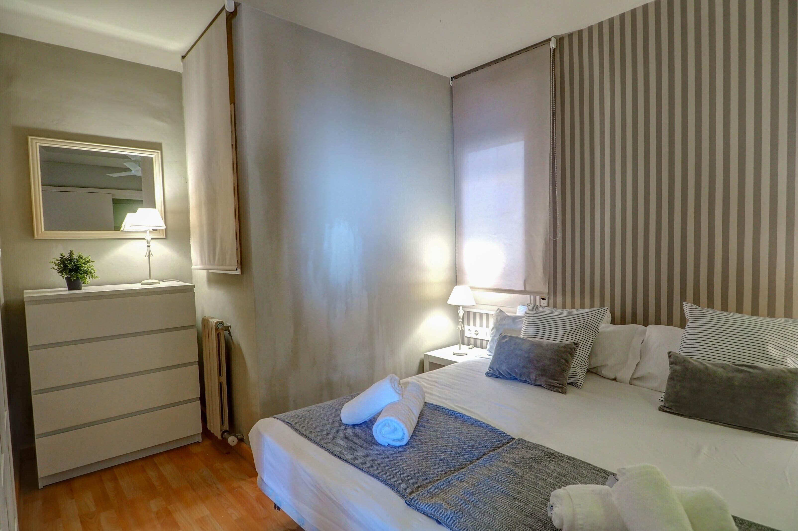 1 slaapkamer, een strijkplank/strijkijzer, gratis wifi, beddengoed