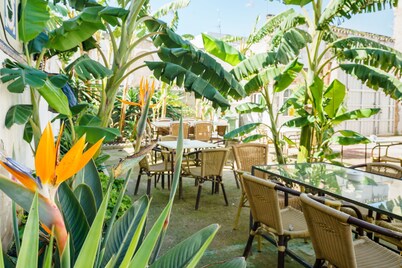 Hotel Carlos V by Viverestays