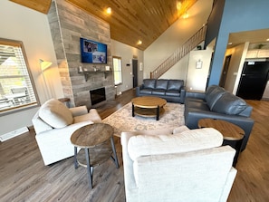 Smart TV, fireplace, table football - Dells Reunion Lodge @ Spring Brook Resort (Wisconsin Dells)