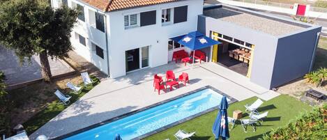 Outdoor pool, a heated pool