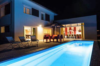Lavilla2laplage:shops, beach on foot, 7 bedrooms, living/dining room 95 m2