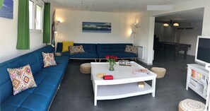 Tv, dvd-spelare och böcker