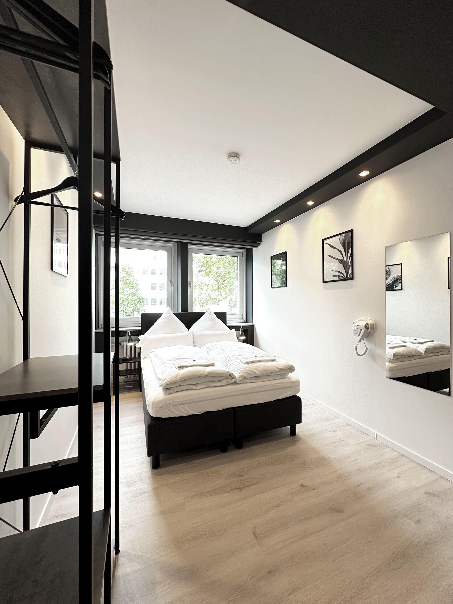 Standard Double Room with shared bathroom | Hypo-allergenic bedding, desk, laptop workspace, soundproofing