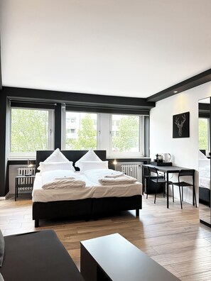 1 habitación, ropa de cama hipoalergénica y escritorio 