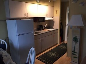 公寓客房 | 私人廚房 | 雪櫃、微波爐、廚房用具/餐具/器皿