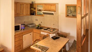 Căn hộ, quang cảnh vườn | Phòng khách | TV màn hình phẳng