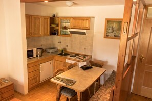 Apartment, Garden View | Private kitchen