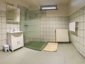 Appartement, uitzicht op bergen | Badkamer | Gratis toiletartikelen, handdoeken, toiletpapier