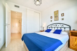 Iron/ironing board, free WiFi, bed sheets