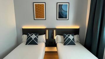 Room, 2 Twin Beds | Desk, blackout drapes, soundproofing, iron/ironing board