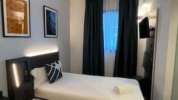 Room, 1 Twin Bed | Desk, blackout drapes, soundproofing, iron/ironing board