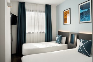 Standard Room, 2 Single Beds | Desk, blackout curtains, soundproofing, iron/ironing board - Four Points Flex by Sheraton Malaga Centre (Málaga)