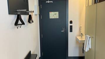 Escritorio, cortinas blackout y insonorización