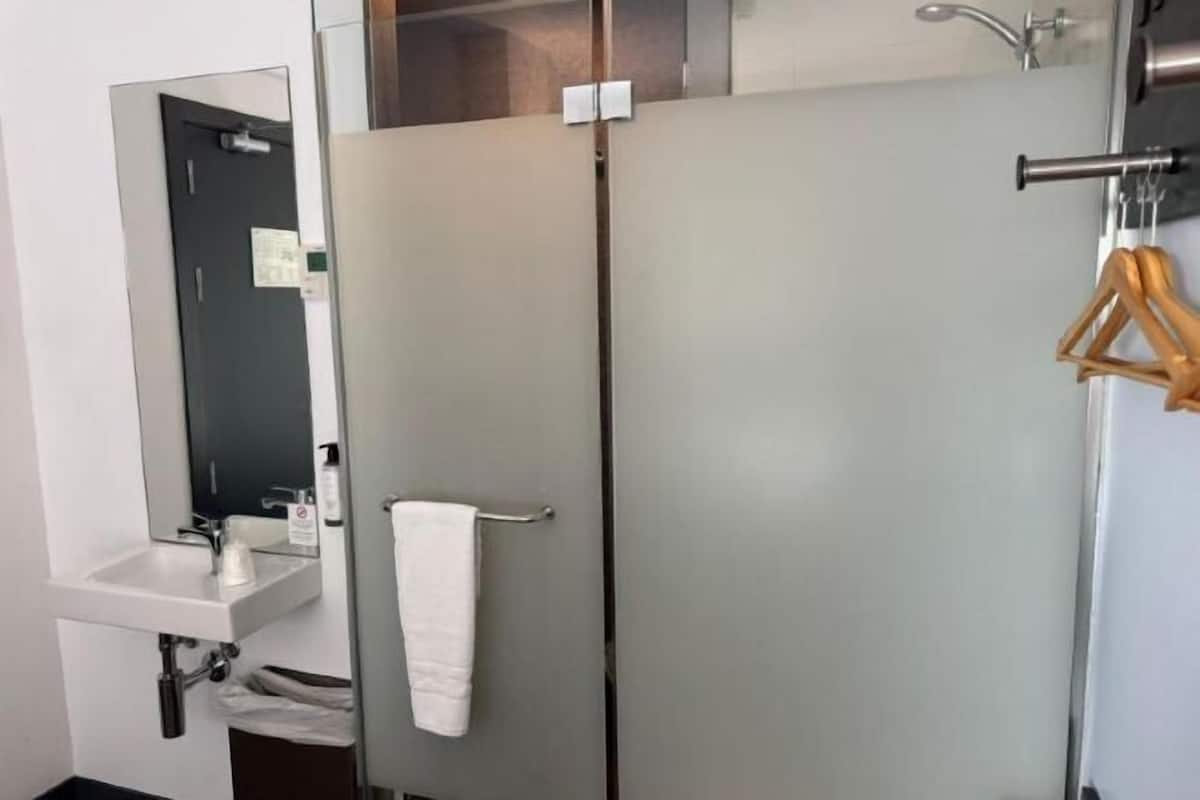 Banheiro | Chuveiro, toalhas de banho