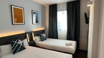 Habitación doble, 2 camas individuales | Escritorio, cortinas blackout y insonorización