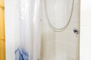 淋浴设施、坐浴桶、毛巾