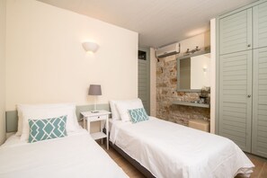 3 slaapkamers, een kluis op de kamer, een strijkplank/strijkijzer, wifi