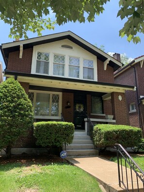 Exterior - World’s Fair Charm -Two Story 3 bdrm (St. Louis)