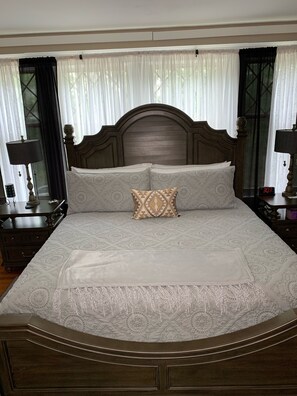 3 bedrooms, iron/ironing board, travel crib, WiFi - World’s Fair Charm -Two Story 3 bdrm (St. Louis)