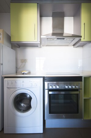 Refrigerador, microondas, horno y lavavajillas 
