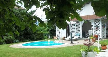 Vila Lesce mit privatem Pool