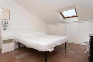 3 bedrooms, bed sheets - N212 - Numana, four-room apartment in the center with terrace (Numana)