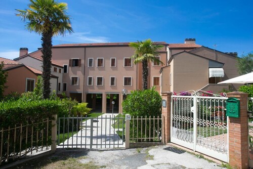 N212 - Numana, four-room apartment in the center with terrace