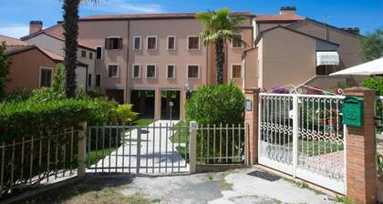N212 - Numana, four-room apartment in the center with terrace