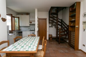 Dining - N212 - Numana, four-room apartment in the center with terrace (Numana)