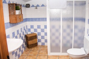 Family House | Bathroom | Towels