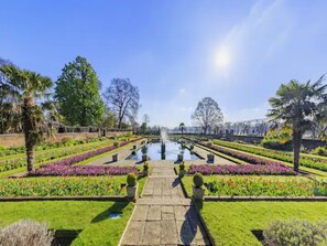 Property grounds - Basement Hideaway near Acton Main Line: Your Peaceful Escape with London at Your Fingertips - Pass the Keys (London)