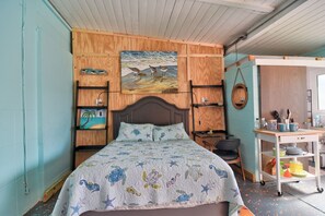 Desk, iron/ironing board, free WiFi, bed sheets