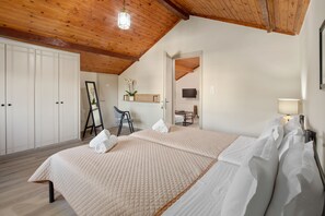 6 bedrooms, iron/ironing board, free WiFi, bed sheets