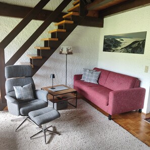 Smart TV, DVD player, books - Quiet apartment with unobstructed mountain views of the Hochgrat, meadows and forests (Steibis)