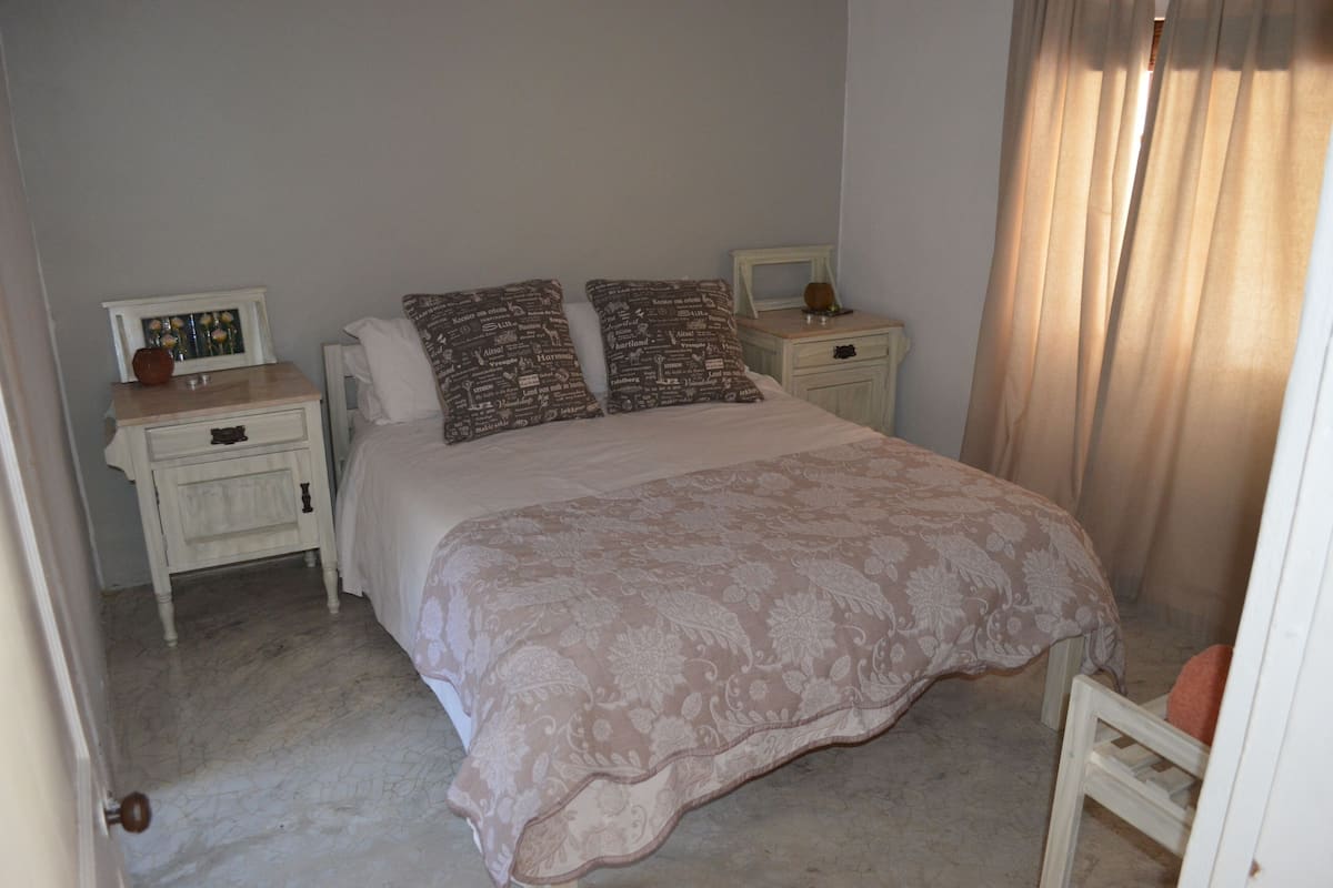 5 habitaciones, minibar y ropa de cama