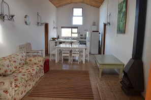 Casa de campo superior (Spot-On) | Sala de estar | TV