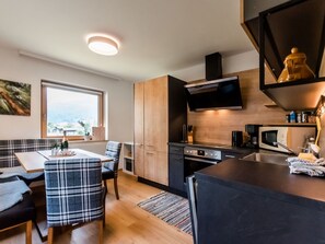 Oven, dishwasher, toaster, high chair - Beautiful private villa for 8 people with WIFI, TV, terrace and pets allowed (Wolfbach)