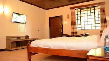 Double Room | Desk, blackout curtains, free WiFi, bed sheets