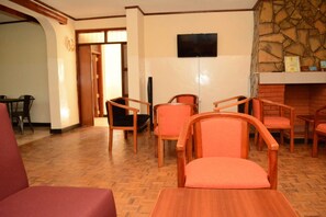 Breakfast, lunch and dinner served - Firsthill Haven Accommodation (Kisumu)