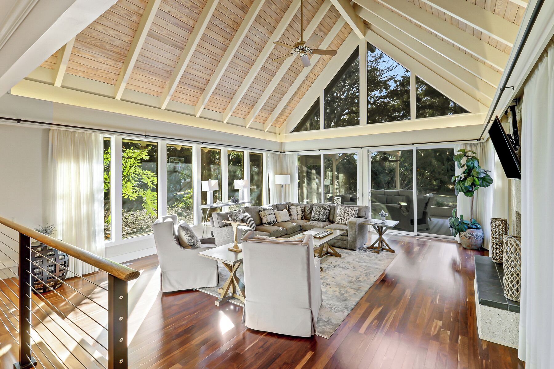 Smart TV, fireplace, DVD player, table tennis