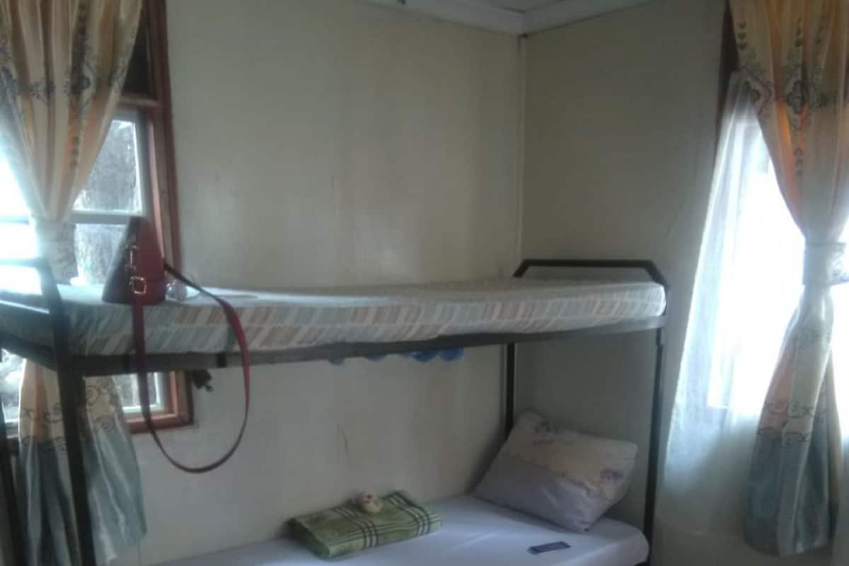 Habitación cuádruple | Ropa de cama