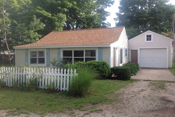 One story mid century cottage. Lots of flowers. Garage to store your bikes!