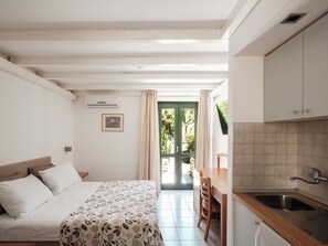 Värdeförvaringsskåp på rummet, wi-fi och sängkläder