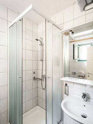 Shower, hair dryer, towels, soap - 3 * apartments / 2pax studio (Zaton)