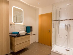Apartment, 2 Bedrooms (incl. cleaning fee 60 EUR) | Bathroom