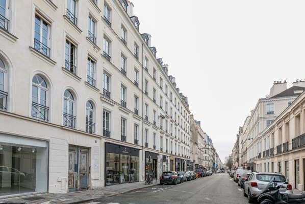 Exterior - Sweett | Turenne II - Three Bedroom Apartment, Sleeps 8 (Paris)