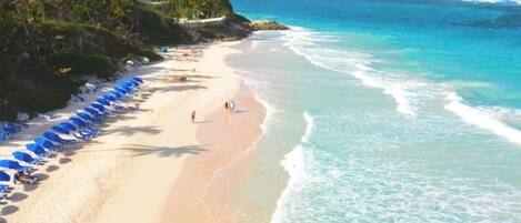 Beach nearby, sun loungers, beach towels