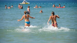 A beach scene with people swimming and playing in the water. - 3 * apartments / 2pax studio (Zaton)