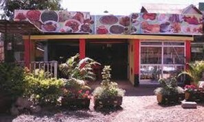 Exterior - Comfy Bar And Restaurant (Nairobi)