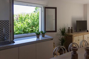 Kühlschrank, Mikrowelle, Ofen, Geschirrspüler